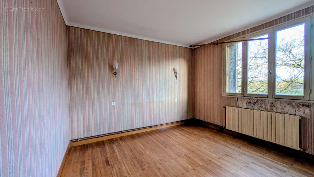 Maison à LES LANDES-GENUSSON