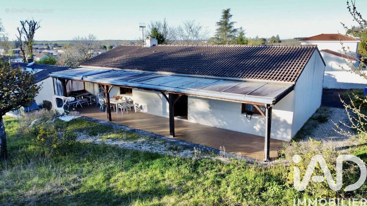 Photo 3 - Maison à LA COURONNE