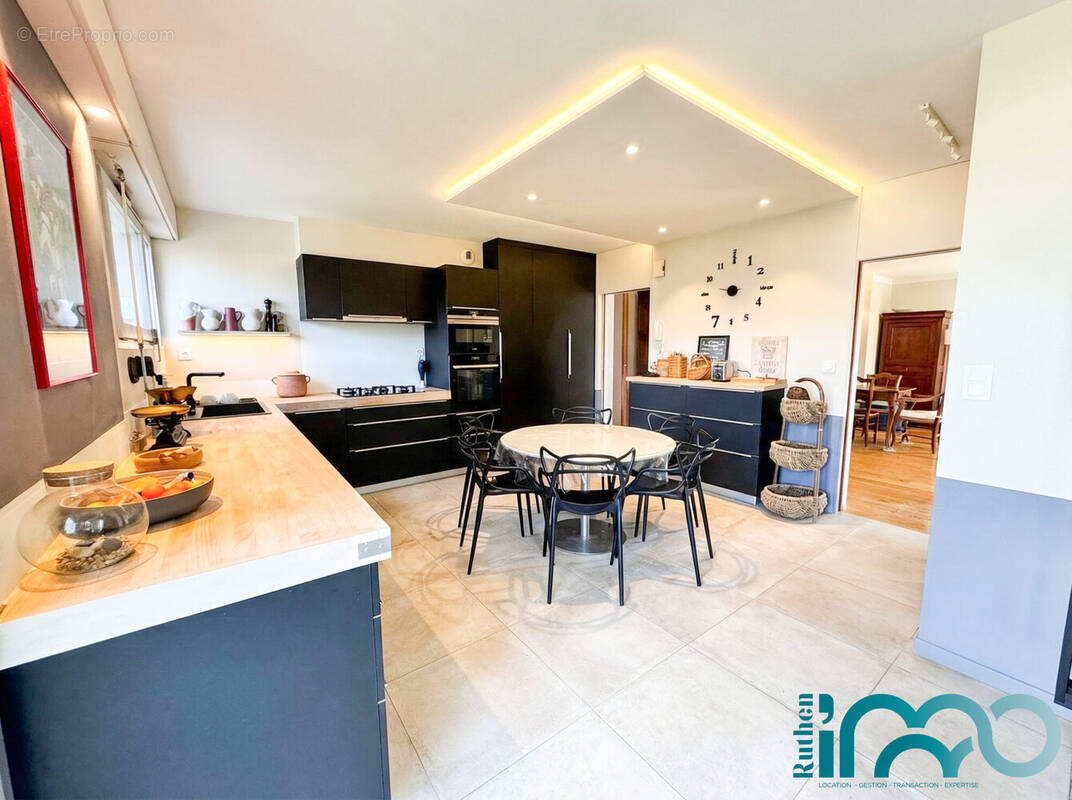 Maison à LUC-LA-PRIMAUBE