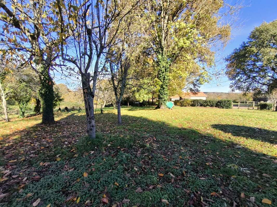 Maison à CHAILLAC-SUR-VIENNE