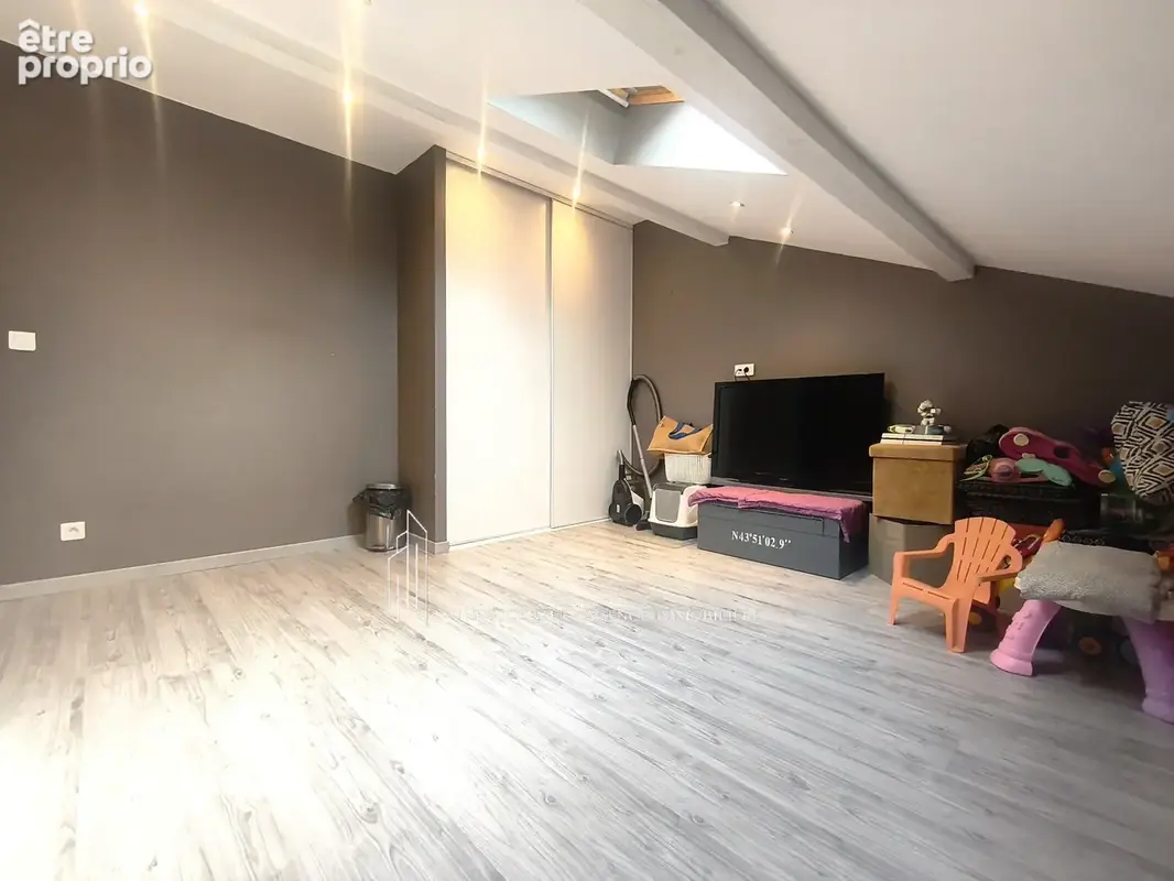 ROMANS-SUR-ISÈRE   Maison familiale avec terrain clos et arboré de 439 m2 - photo 14