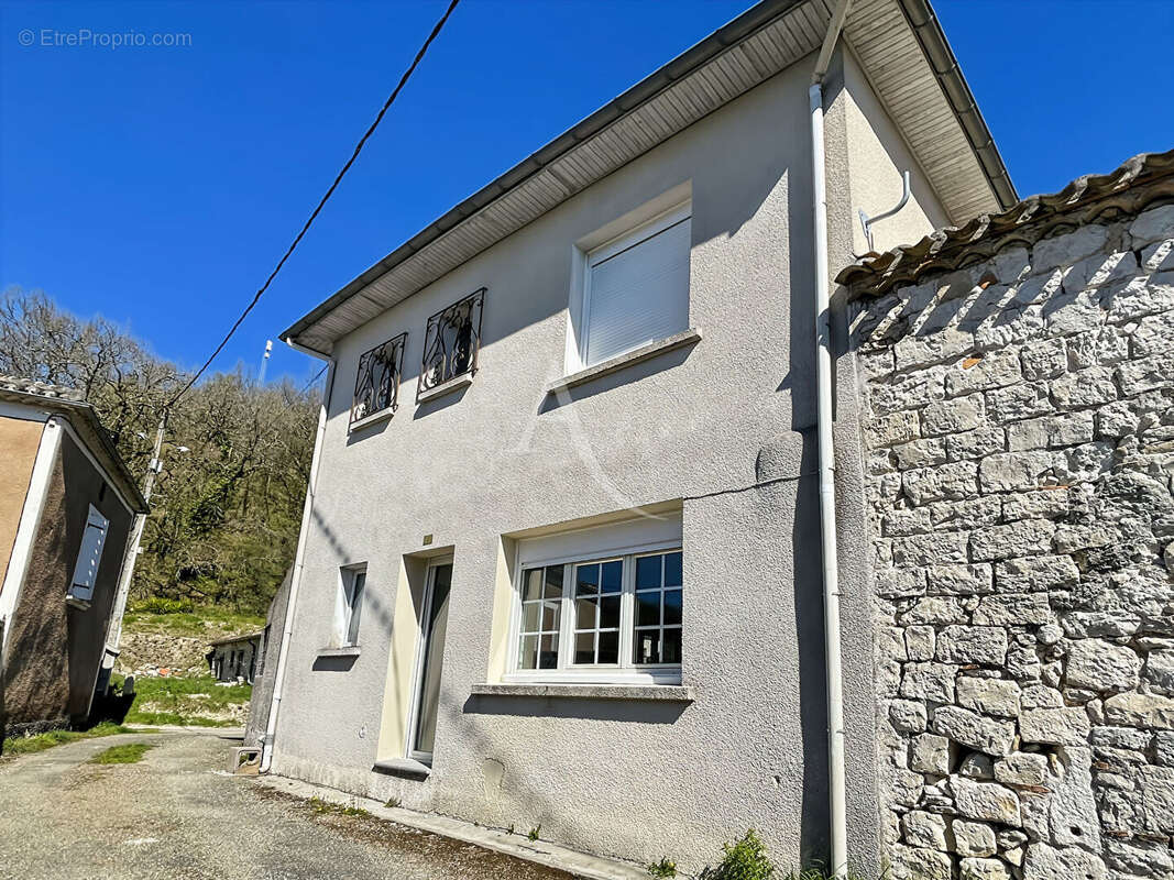 Maison à MONTAIGU-DE-QUERCY