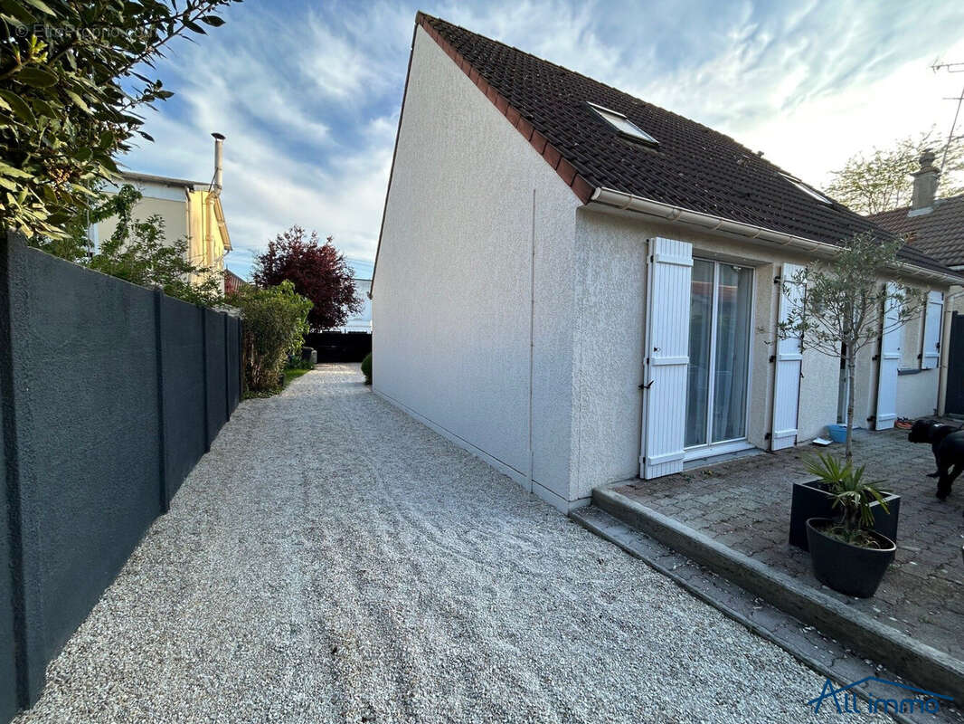 Maison à SAINT-MAUR-DES-FOSSES