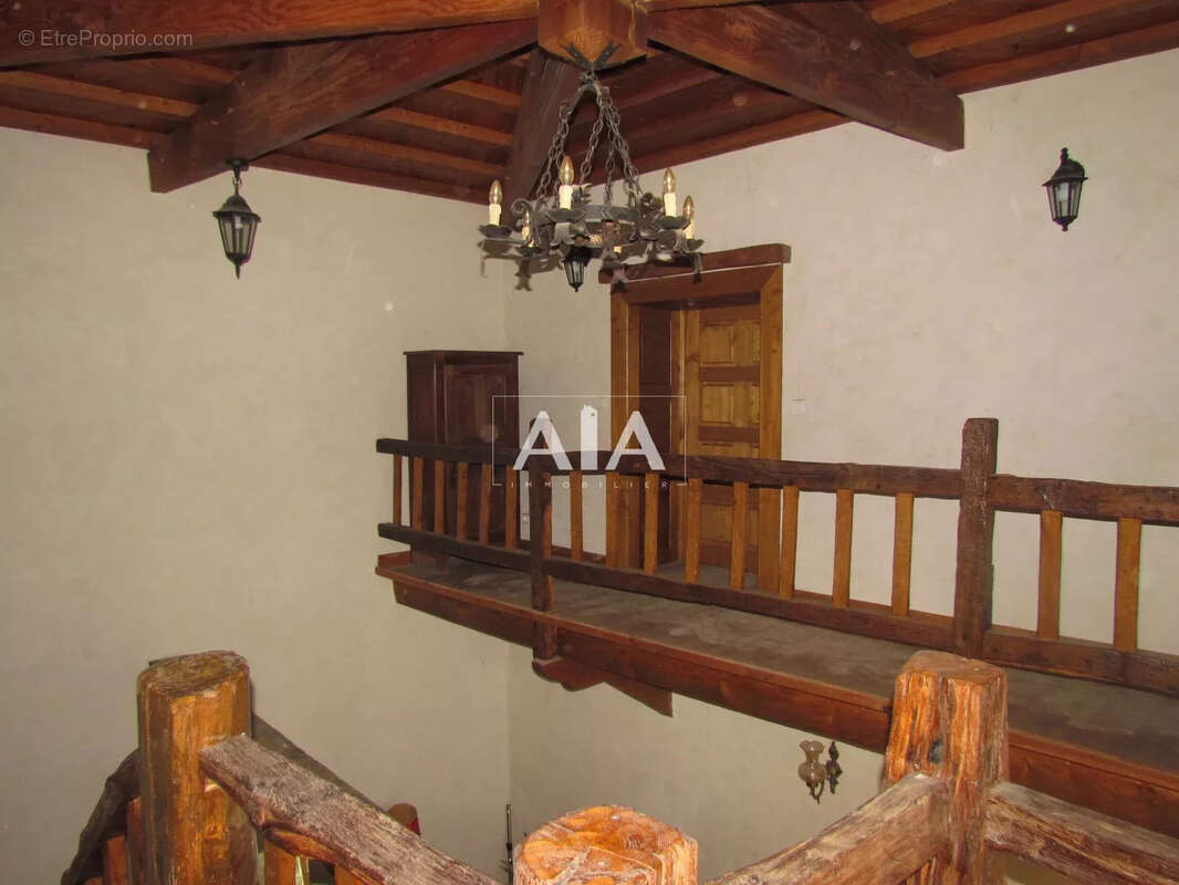 Maison à COURCOME