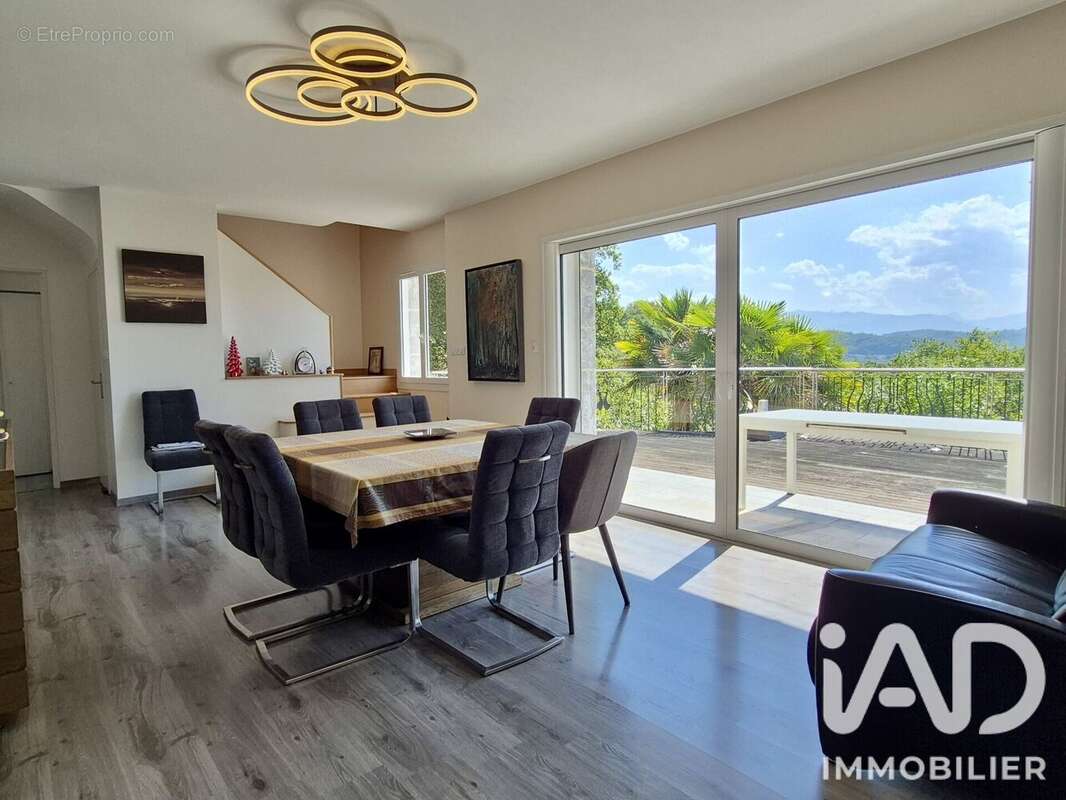 Maison 135 m² à Gelos  - photo 6
