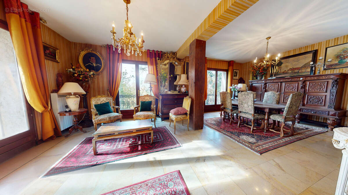 Maison à CHEVIGNY-SAINT-SAUVEUR