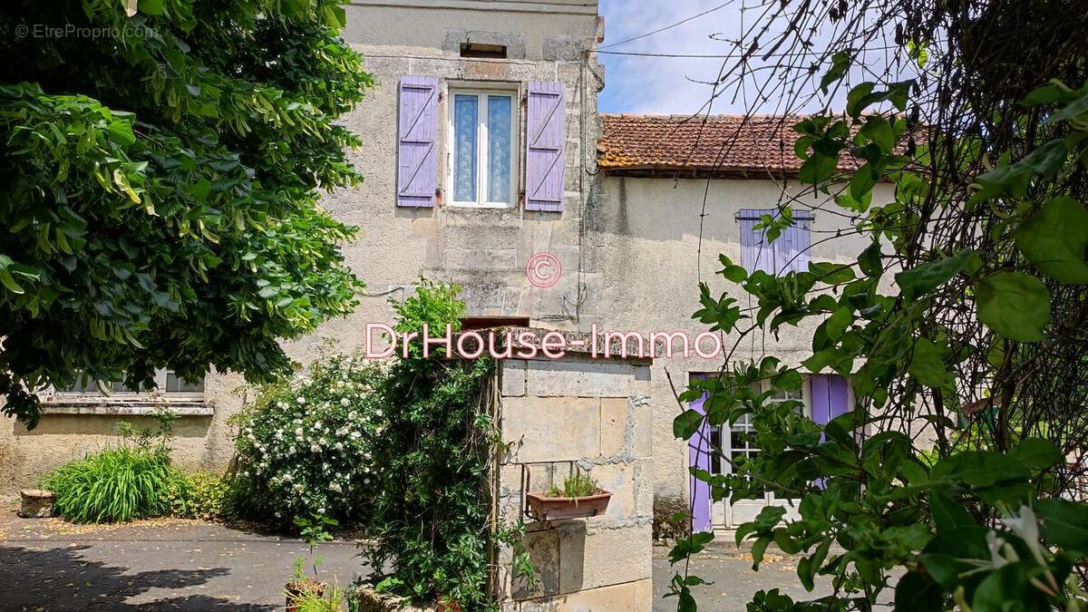 Maison à LA TOUR-BLANCHE