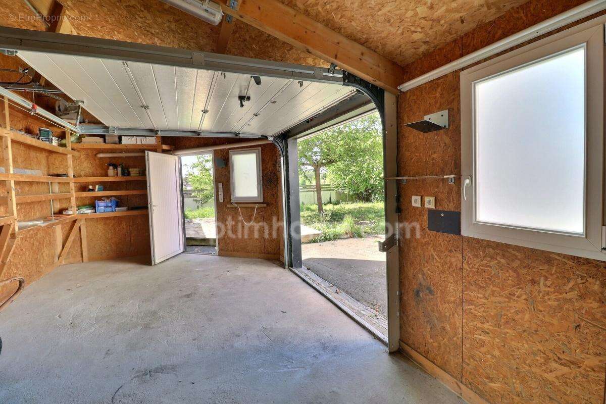 VALLONS-DE-L'ERDRE – Maison familiale T7 (126 m²) au calme : Énergie auto-financée et vie à pied ! - photo 13