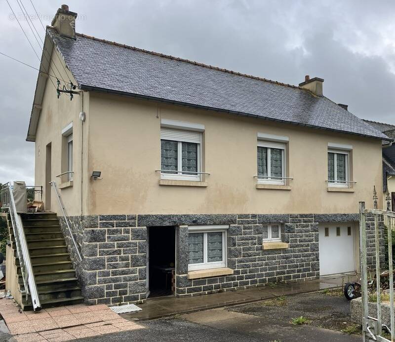 Maison à SAINT-NICOLAS-DU-PELEM