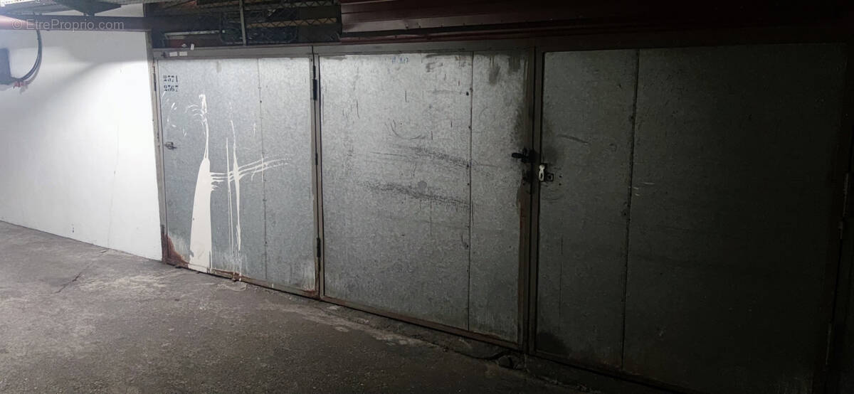 Parking à RIS-ORANGIS