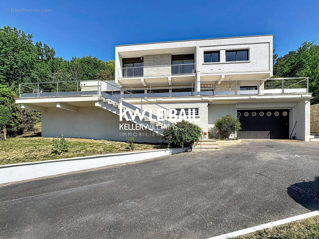 Maison 252 m² à Castelfranc  - photo 4