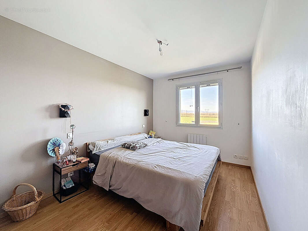 Maison à VILLIEU-LOYES-MOLLON