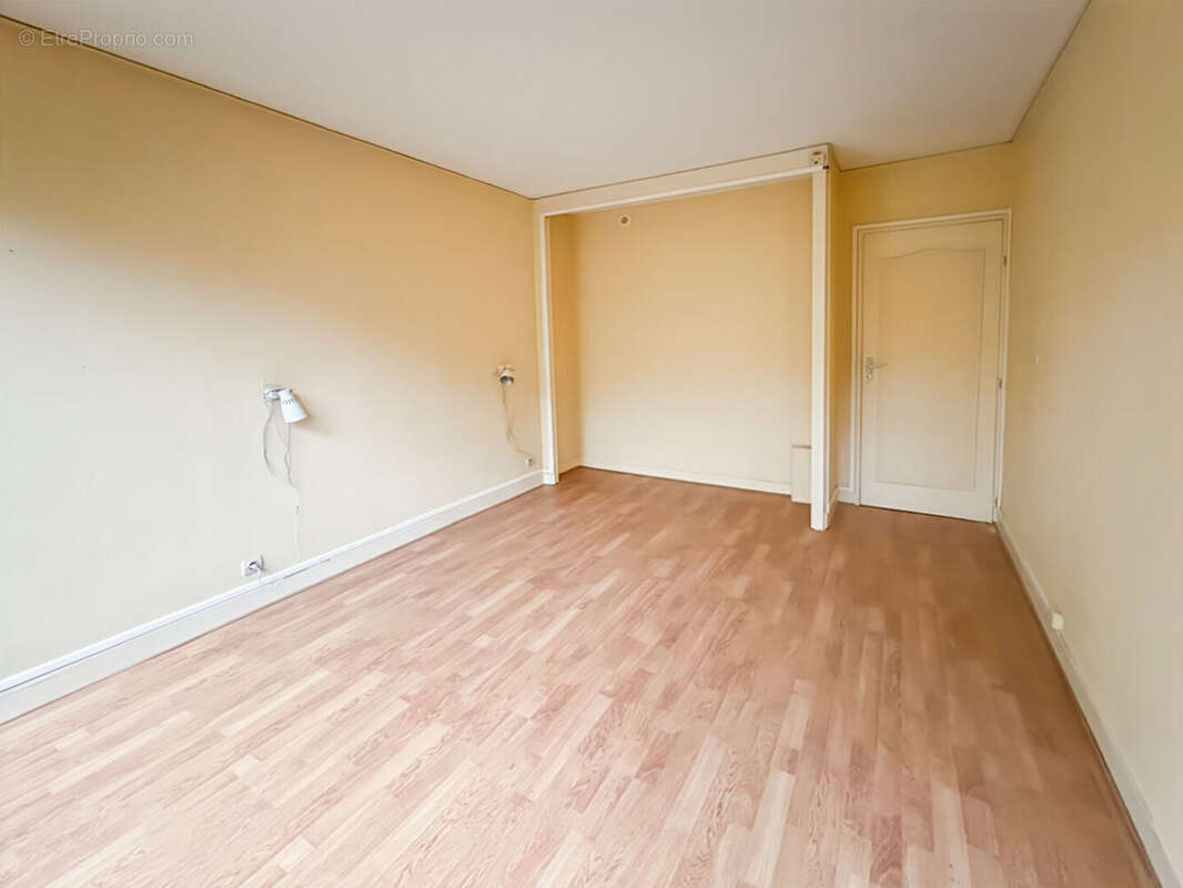 Appartement à VERRIERES-LE-BUISSON