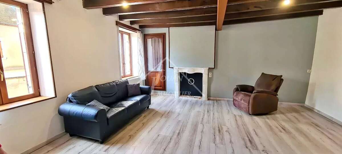 Maison à AINAY-LE-CHATEAU