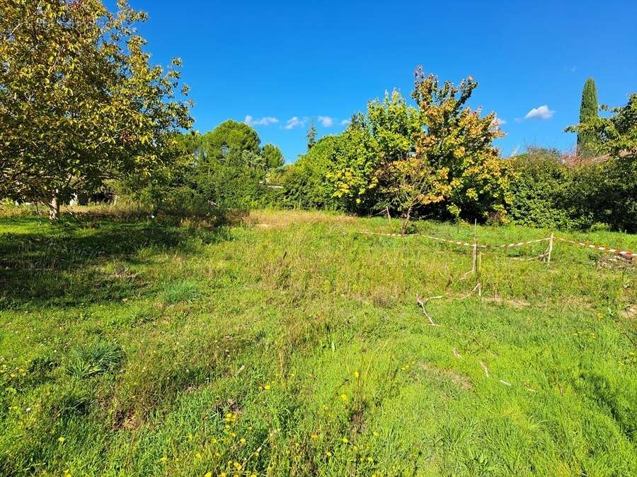 Terrain 270 m² à Villelaure  - photo 2