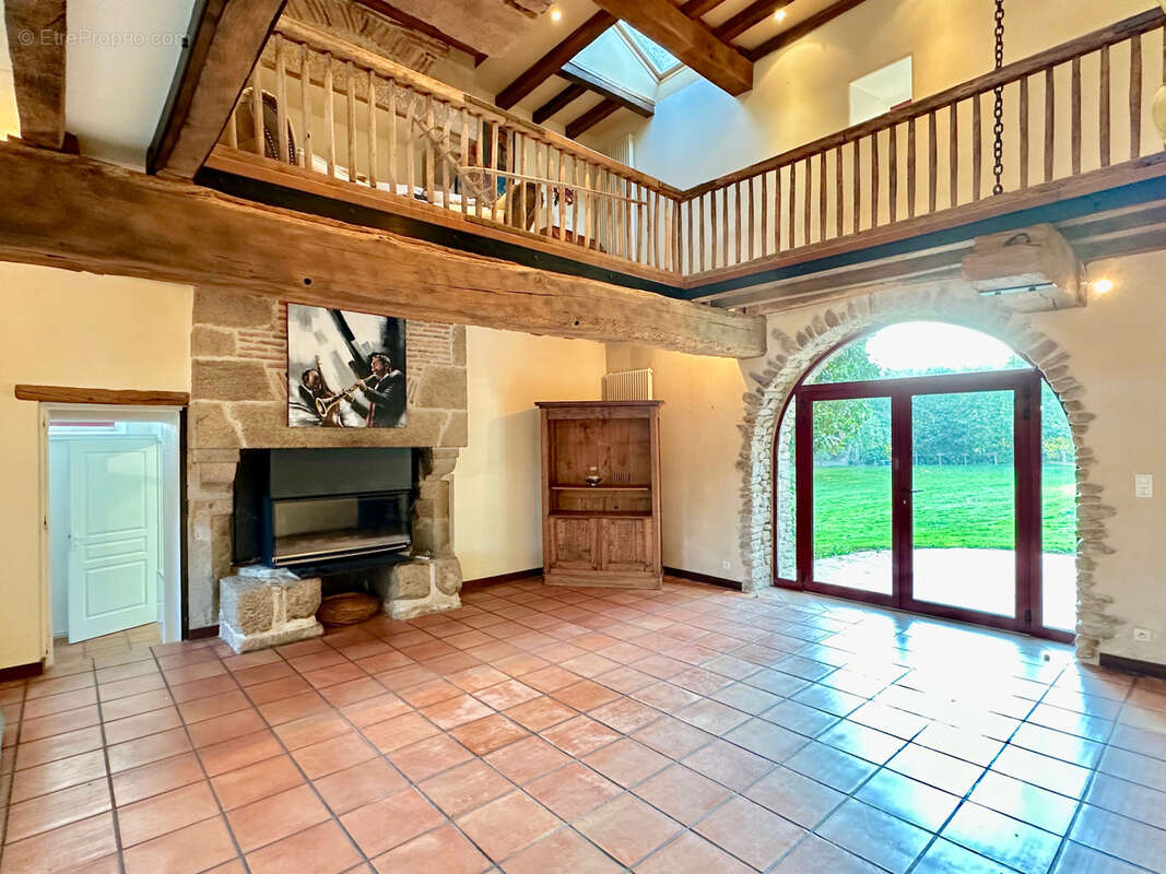 Maison à LES HERBIERS
