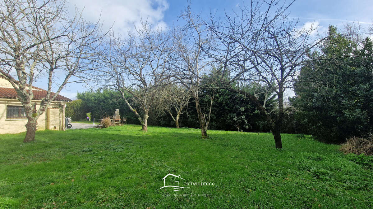 Maison de plain-pied familiale avec 4 chambres, au calme et sans vis-à-vis à proximité de Lusignan - photo 10
