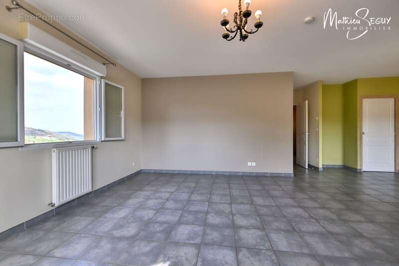 Appartement à THURINS