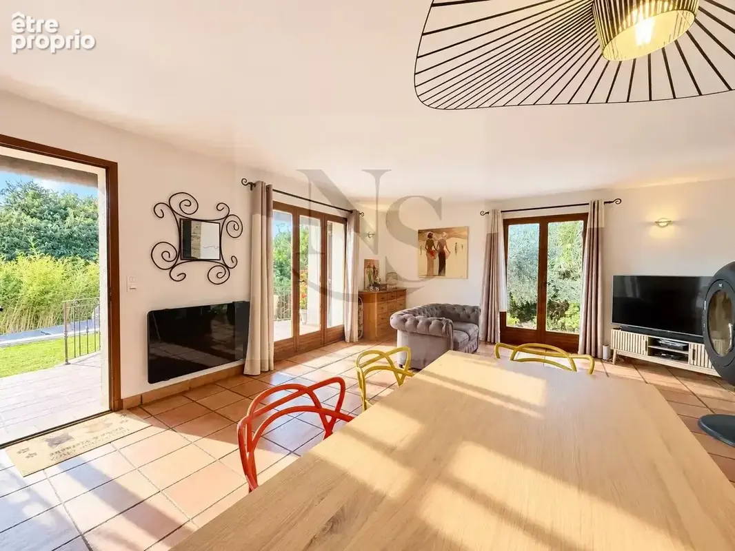 Guilles, à pied du village : maison familiale avec piscine et vue sans vis-à-vis - photo 11