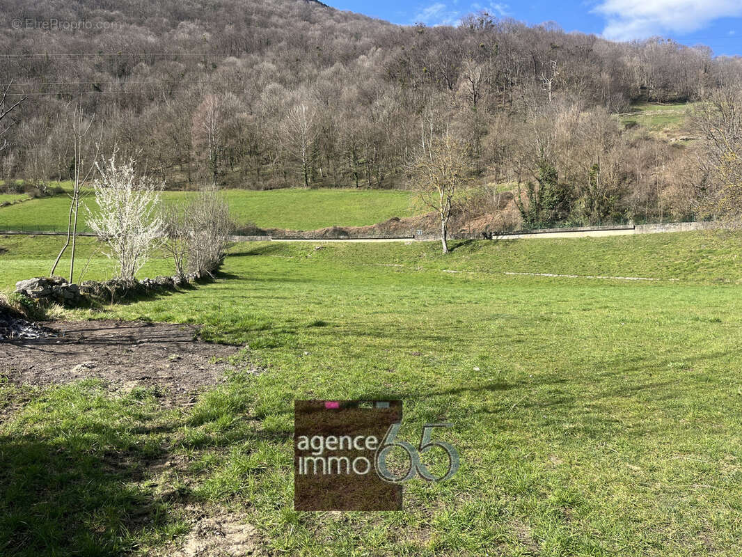 Terrain à SASSIS