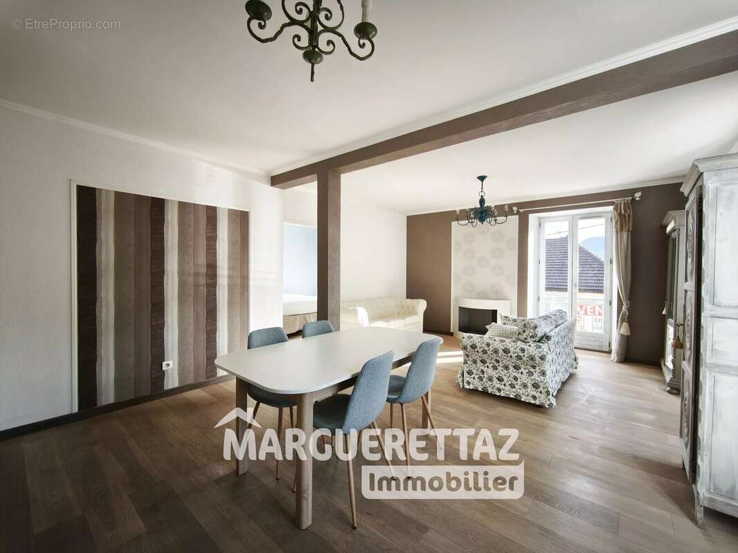 Appartement à LA ROCHE-SUR-FORON