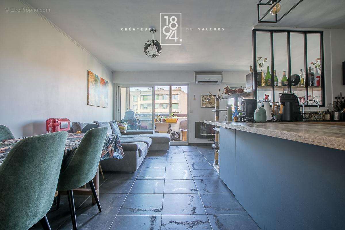 Appartement à MARSEILLE-4E
