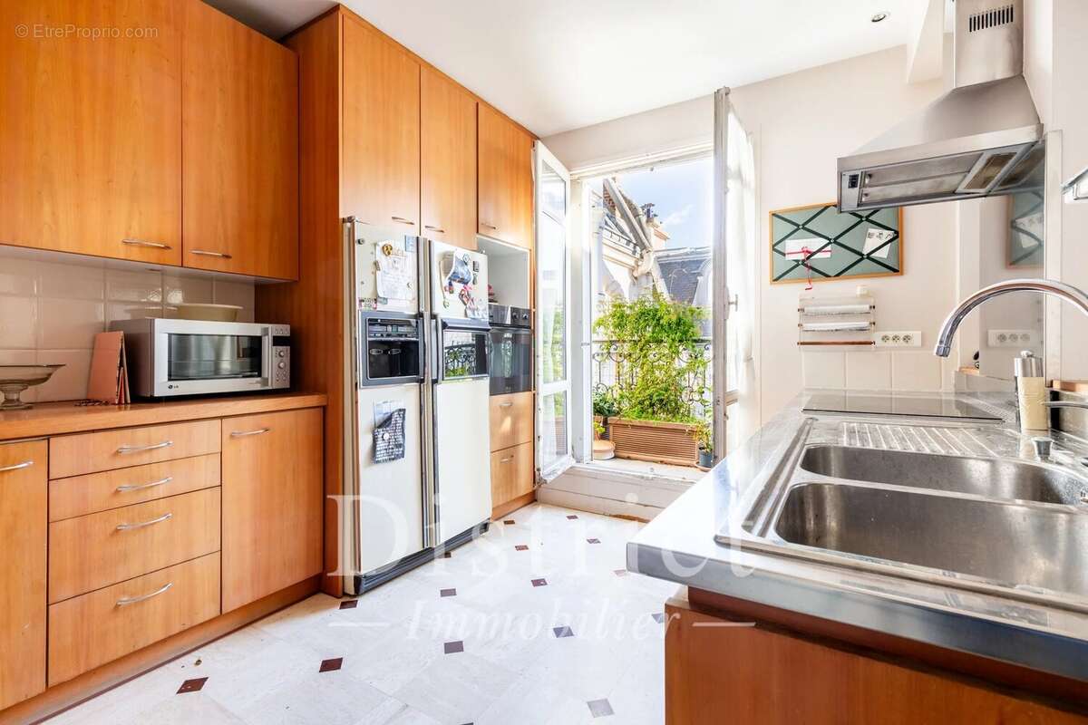 Appartement à PARIS-8E