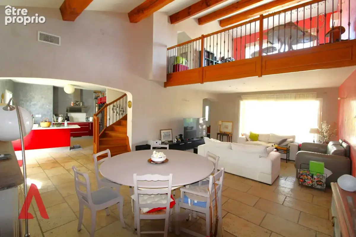 Superbe Villa Méditerranéenne à Magalas  6 Pièces  Piscine  Vue Dégagée  Entrées Séparées & Double Garage  6 Parkings  552 000  - photo 4