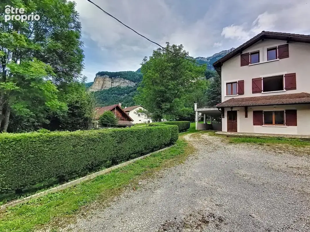 St Joseph de Rivière, spacieuse maison 5P 180 m2 avec terrain de 815 m2 face à la Sure - photo 16