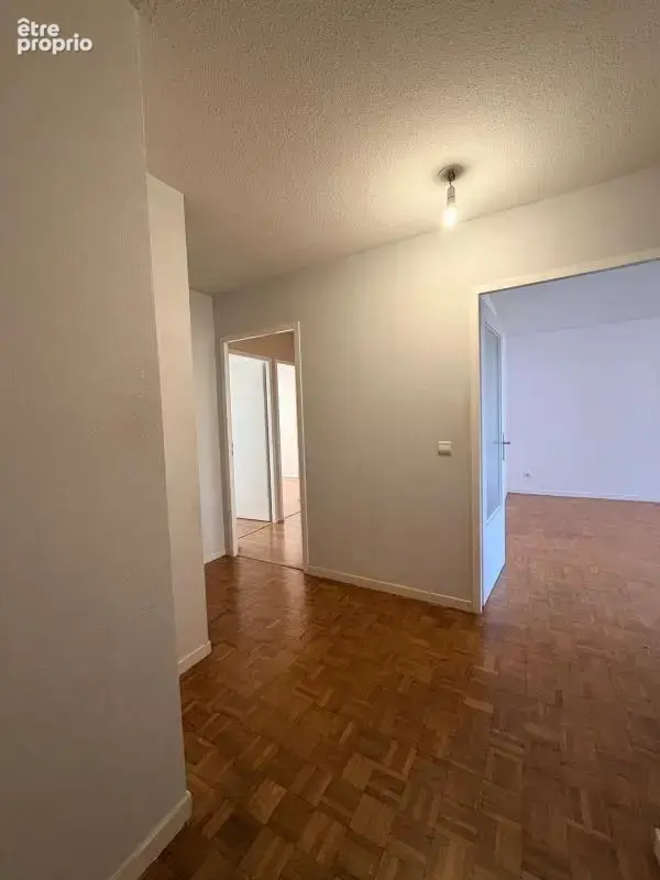 Lyon 8ᵉ — Monplaisir - Appartement T3 de 69.68 m² traversant avec balcon, vue panoramique et garage - photo 8