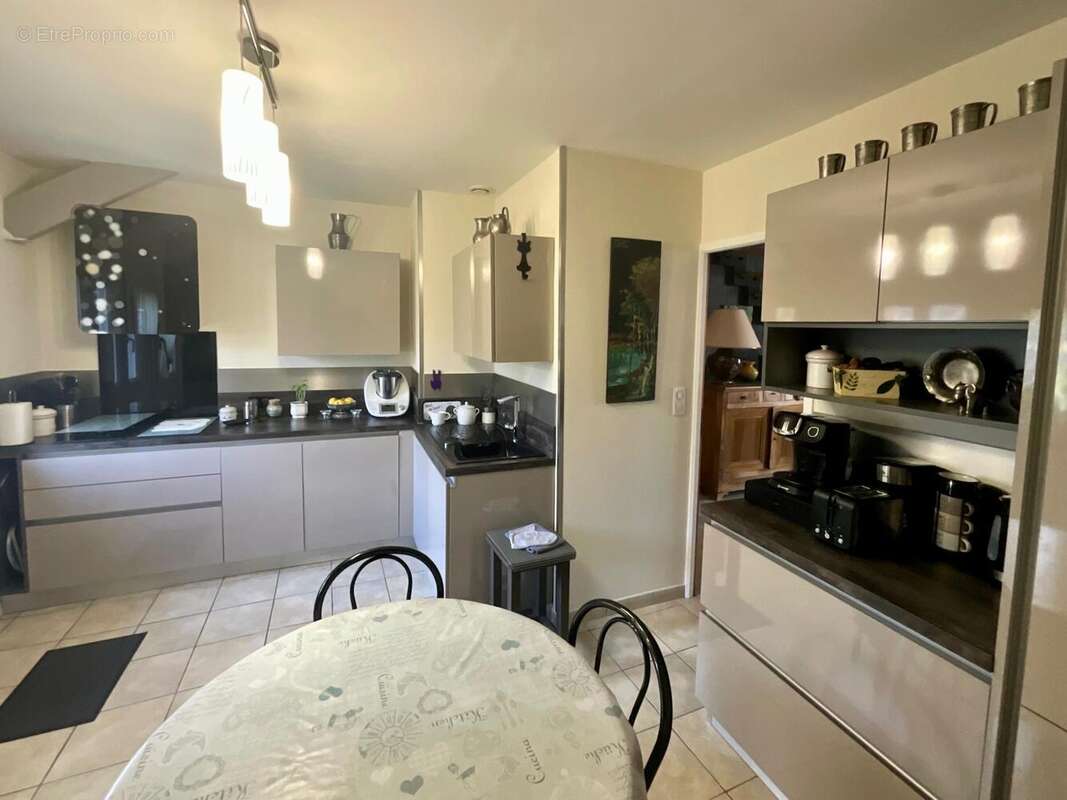 Maison 185 m² à Mehun-Sur-Yevre  - photo 8