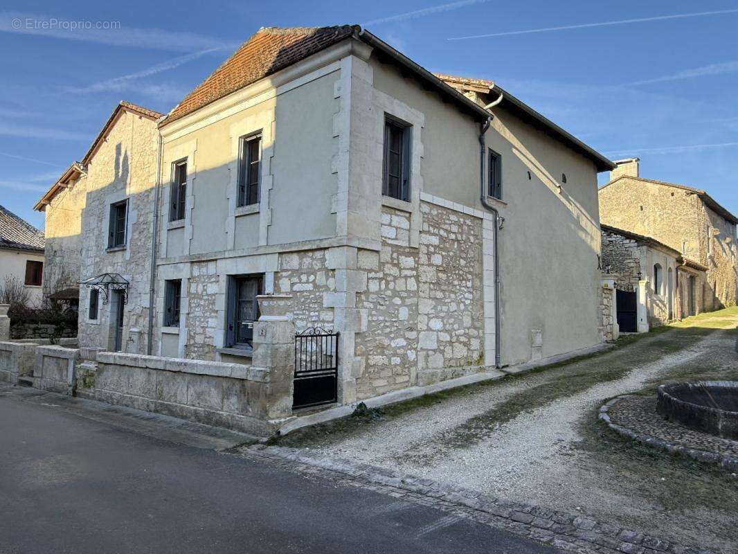 Maison à BOURDEILLES
