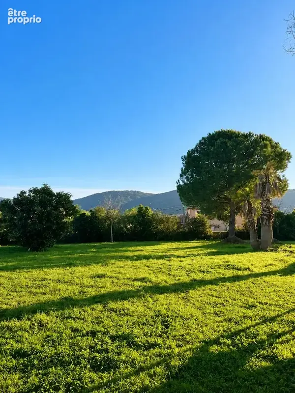 Terrain 960 m² à La Crau  - photo 1