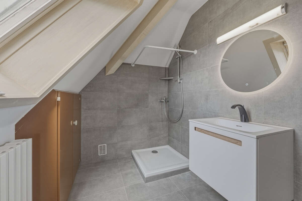 Maison à CRANVES-SALES