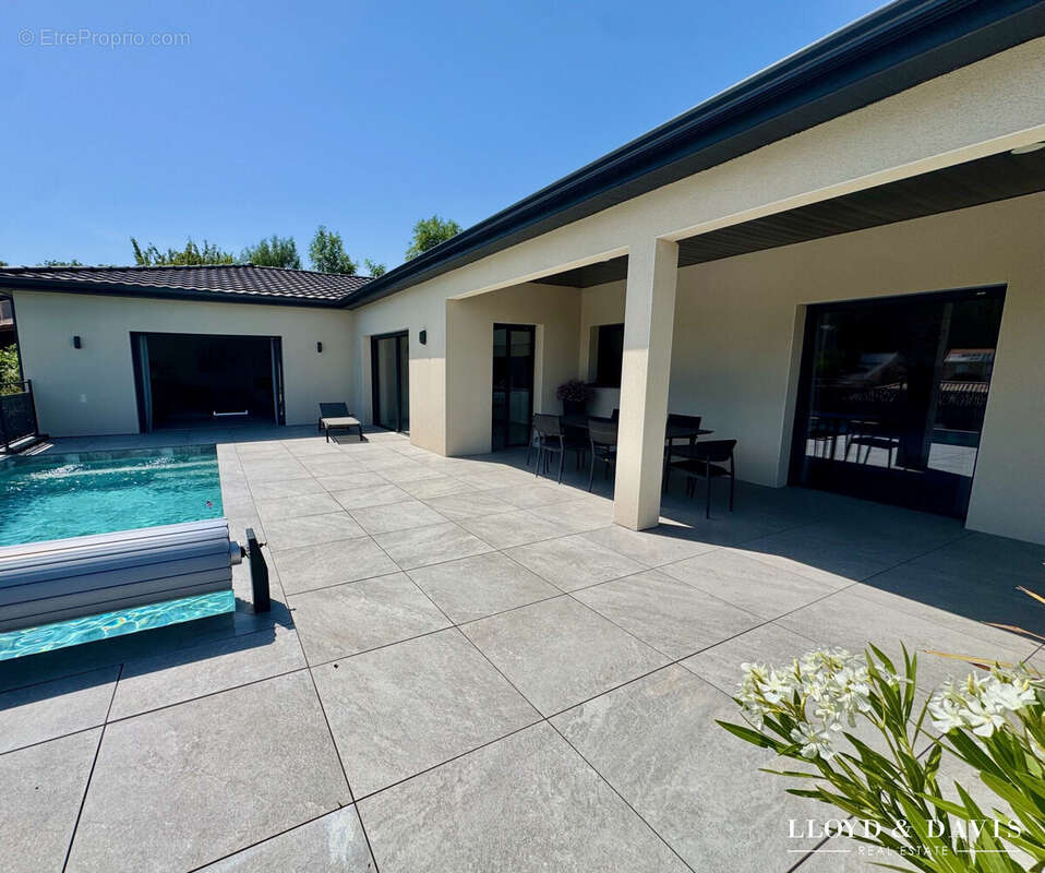 Terrasse de 160 m2 - Maison à SAINT-PERAY