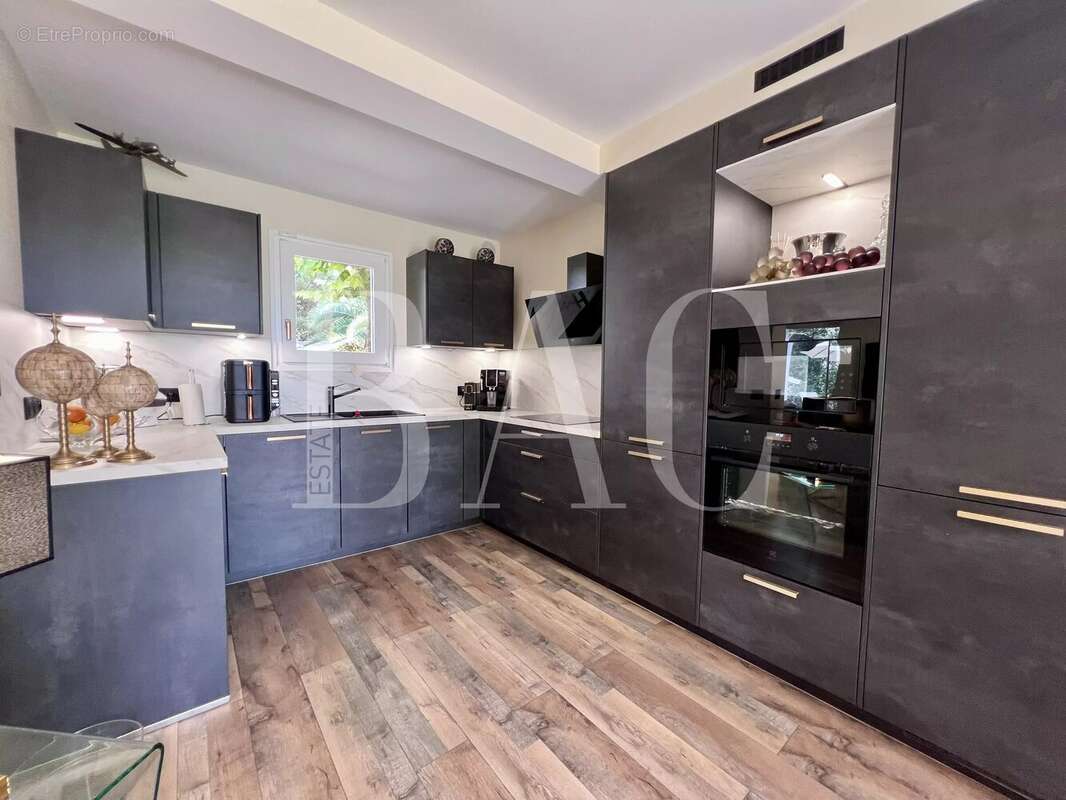 Charmante maison rénovée avec jardin, terrasse et piscine en résidence – Cannes La Bocca - photo 4