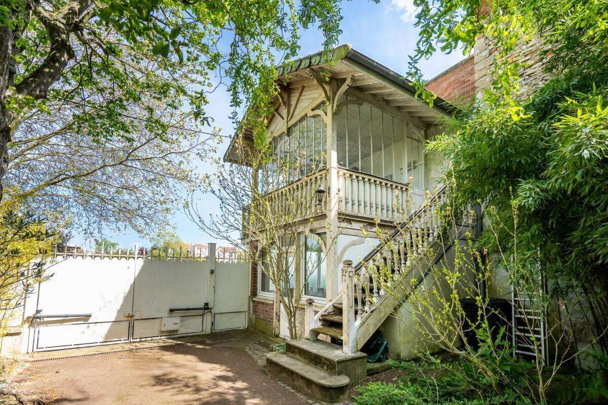 Maison à LE PERREUX-SUR-MARNE