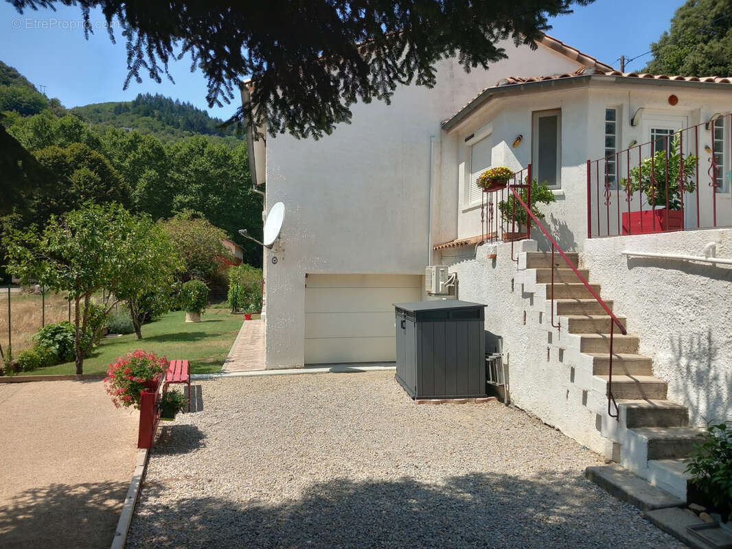 Maison de Standing en parfait état avec piscine. - photo 13