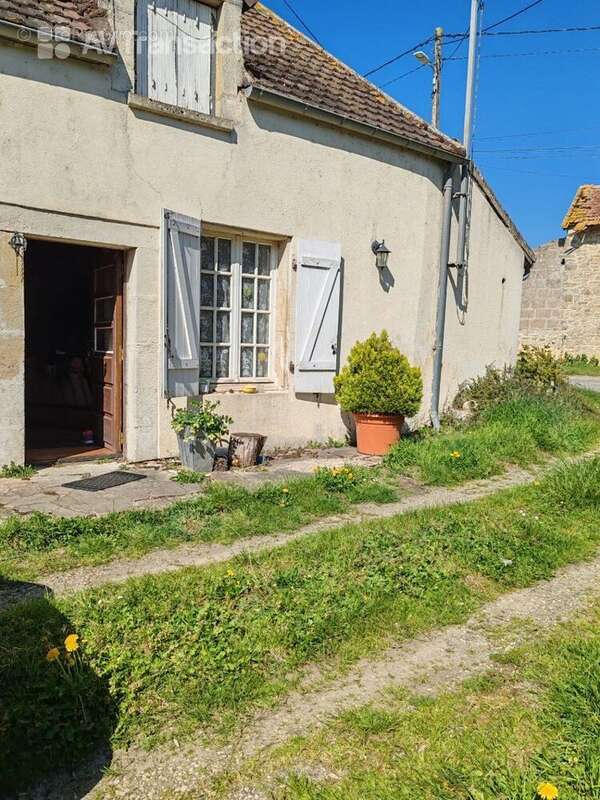 Maison à ARCOMPS