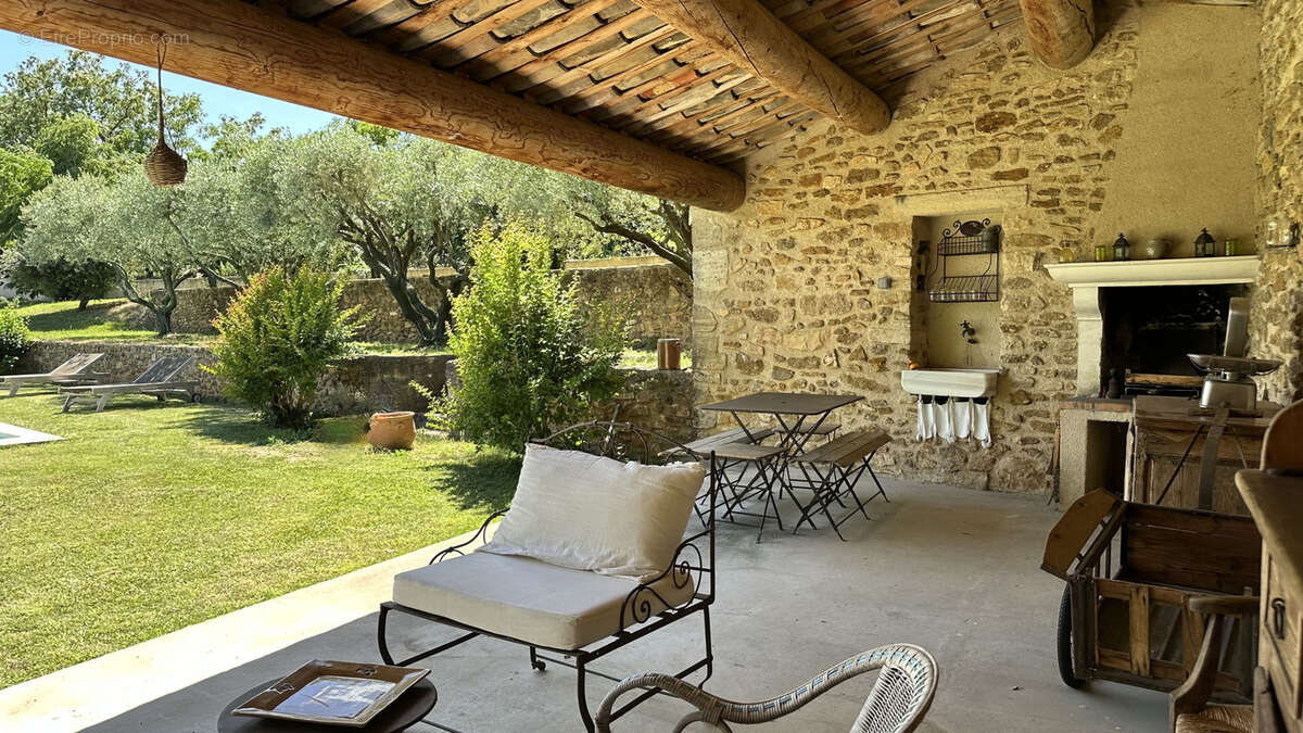 Maison à UCHAUX