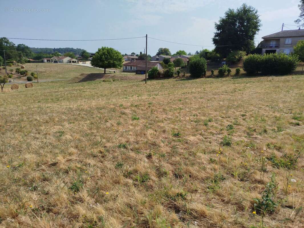 Terrain 1735 m² à Sarlat-La-Caneda  - photo 3