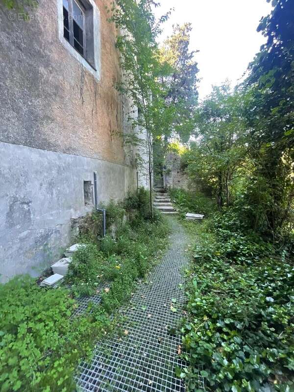 Appartement à CONTES