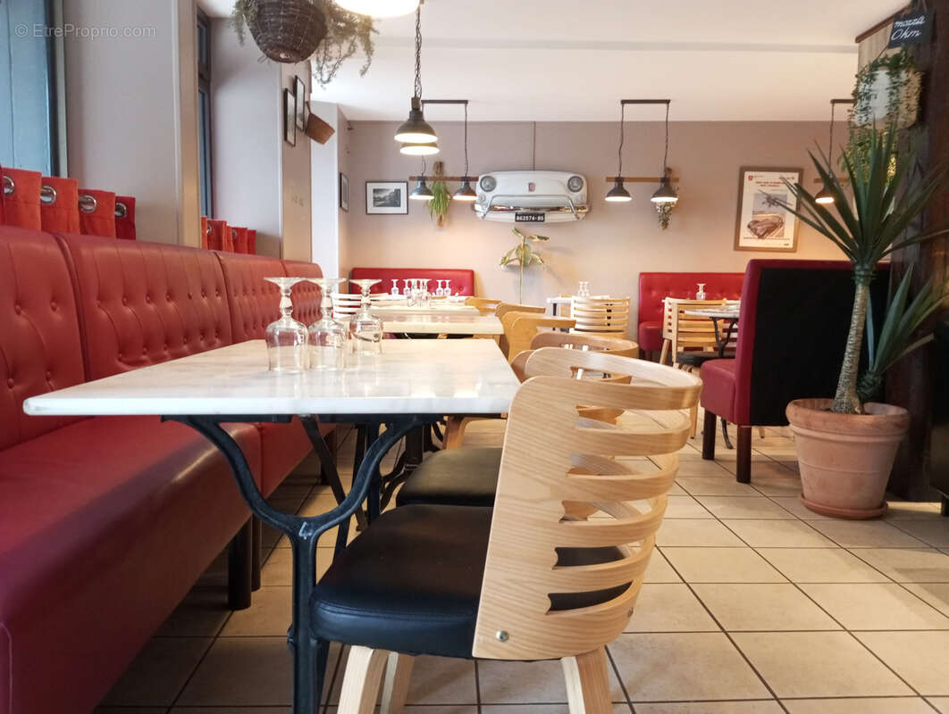 Commerce à SAINT-ARNOULT-EN-YVELINES