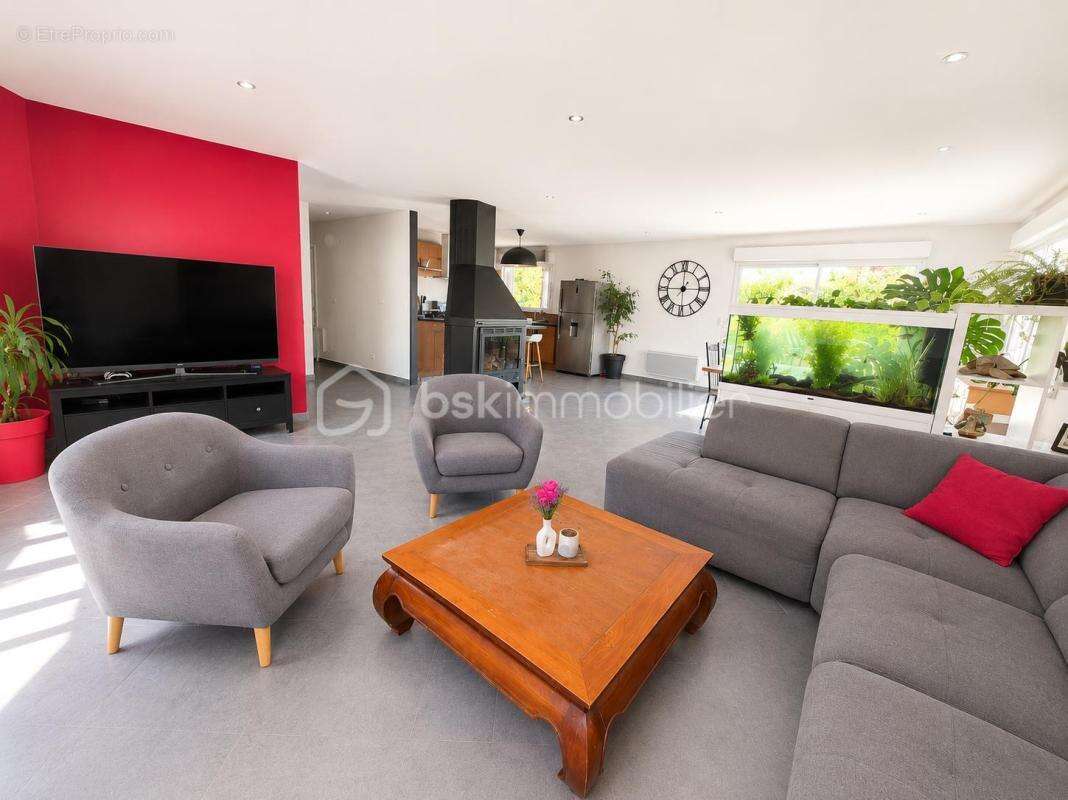  Coup de cœur assuré – Maison familiale sur sous-sol complet, piscine et grand jardin - photo 3