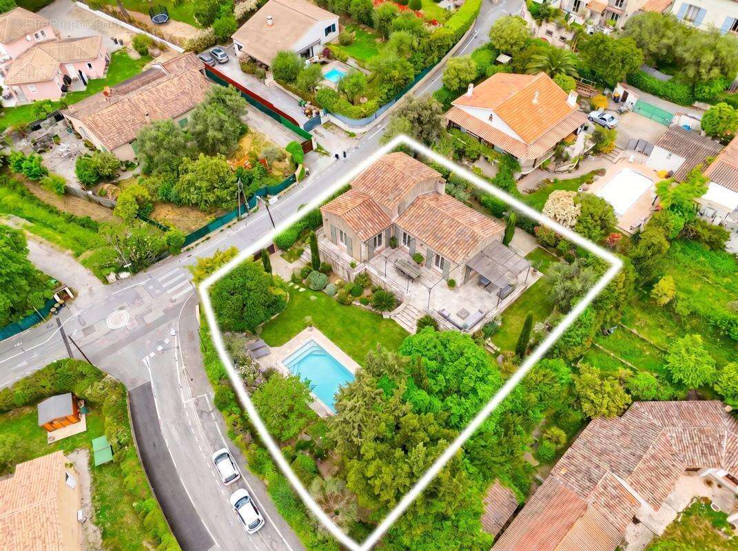 Terrain à LA COLLE-SUR-LOUP