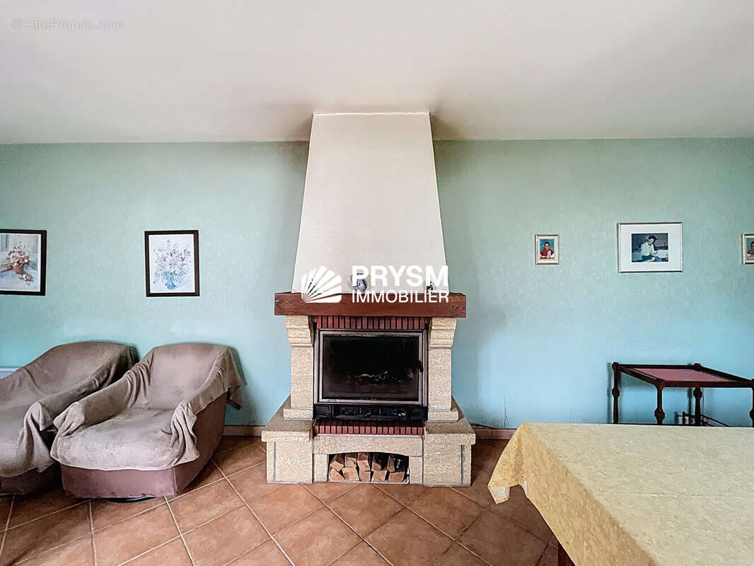 Salon-séjour - Maison à BETTON