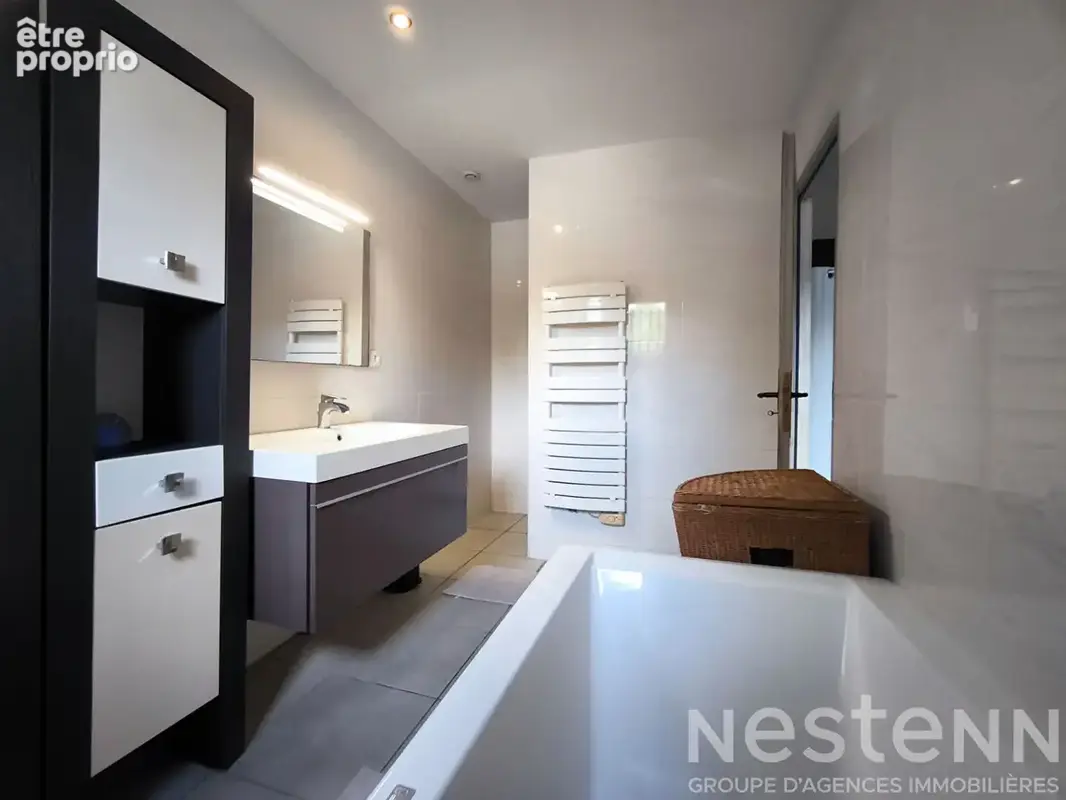 Villa de plain-pied de 158 m² avec studio, piscine et 1,5 hectare de terrain - photo 11