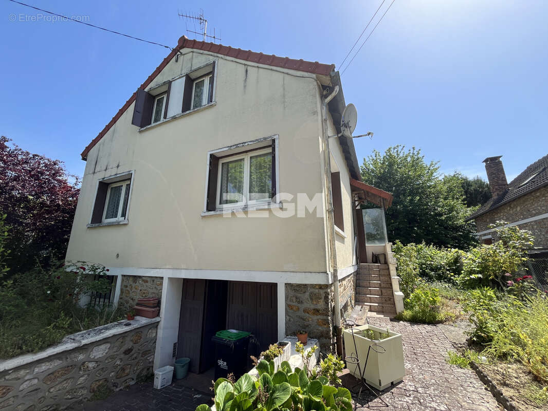 Maison à SAINTE-GENEVIEVE-DES-BOIS