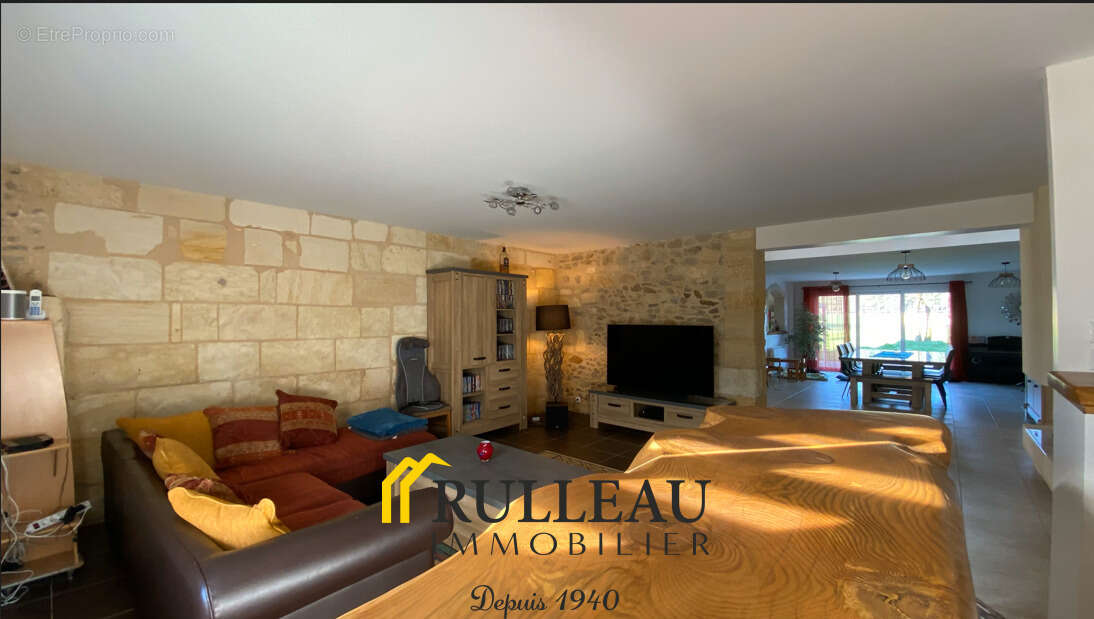 Maison à SAINT-CHRISTOLY-DE-BLAYE