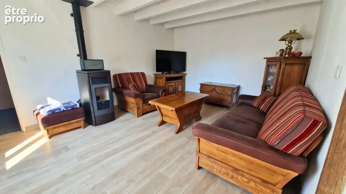 Maison de caractère avec dépendances et terrain constructible de 3 235 m2 - photo 3